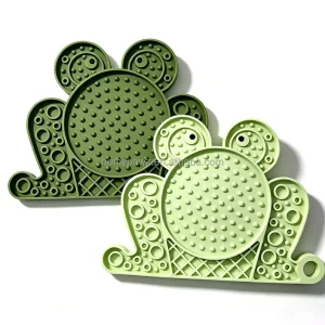 Pet Products Cute Frog Shaped BPA Free Small Silicone Cat Food Mat Dog Lick Pad Plate for Bathing Grooming Yogurt