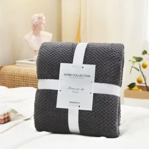 Pineapple Style Soft Flannel Blanket Custom Color 100% Polyester Warm Four Seasons Sofa and Bedroom Use