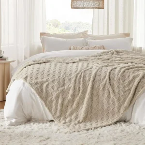 Polyester Flannel Blanket with Plaid Pattern Soft Washable for Couch Bed & Sofa Luxurious Warm & Cozy All Seasons