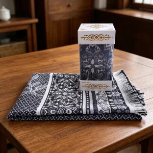 Polyester Muslim Prayer Mat Kit Foldable Portable Sajadah with Elegant Packaging for Home Travel Mosques