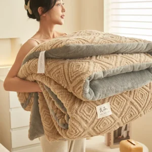 Polyester Solid Comforters Duvet Queen King Size Fluffy Thicken Quilts Core Blankets for Winter Double Bed 8kg