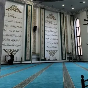 Prayer Rugs Are Eid Al Fitr Gifts Large Mosques Use Luxurious Wool Embroidered Rugs and Prayer Mats