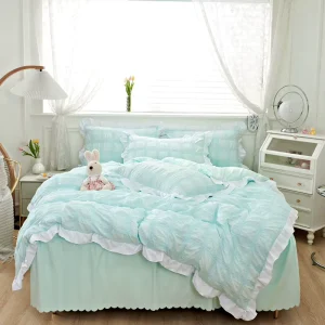 Princess Bubble Yarn Four Piece Bedding Set with Lace Edged Quilt Cover Pillowcases Polyester Fade Wrinkle Resistant Fall Season