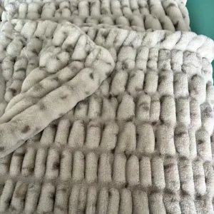 Rabbit Fur Double Sided Ruched Faux Fur Throw Blankets Soft Reversible Weighted Fur Mink Blanket 60 X 72 Inches