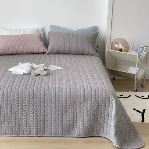Reversible Quilt Set Queen Size Beige Geometric Pattern Soft Microfiber Lightweight All Season Bedspread