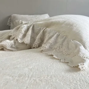 Romanticism Cotton Linen Series Pure White Jacquard Lace Patterned 4 Piece Bedding Set for Modern Homes Hotels Hospitals