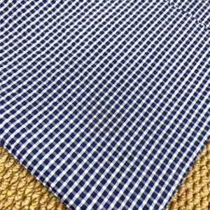Shirting Fabric Navy Gingham Check Yarn Dyed Cotton Seersucker 50S 124GSM Crinkle In Stock