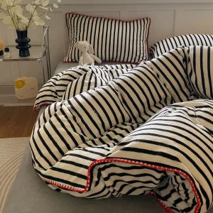 Simple Geometric Printed 100% Polyester 200TC All Season Four Piece Duvet Cover Set