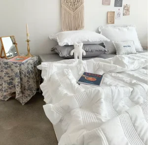 Simple Style Solid White Chiffon Polyester Luxury Customizable Summer Comforter Set