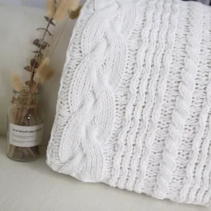 Soft Touch Chunky Knitted Polyester Blanket for Home Decor