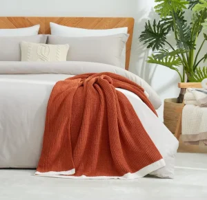 Soft Waterproof Chenille Blanket Foldable Travel Shawl Striped Korean Pattern Wearable Home Decor Bed Hotel Use Woven Technics