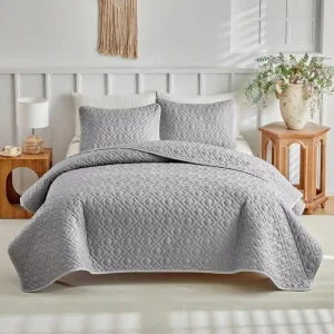 Solid-color bed cover set with quilted geometric pattern square fabric quilt featuring simple texture