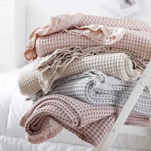 Stock Waffle Towel Blankets with Lace Hem Low MOQ 100% Cotton Waffle Towelling Coverlet Oversized 200x230cm Waffle Bed Blanket
