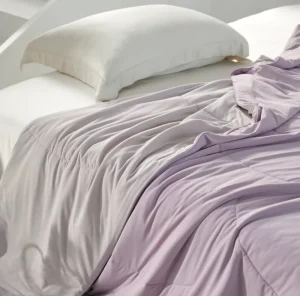 Summer Lightweight Duvets in Breathable Antibacterial Fibre Fabric Skin-Friendly Plain-Coloured Bedspreads