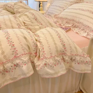 Super Soft Lace Edge 4 Pieces Small Floral Pattern Printed Bedding Sets Washed Microfiber Fabric King Size Duvet Cover Sets