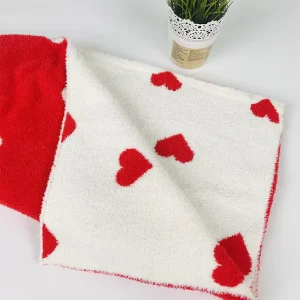 Super Soft Valentine Day Heart Checkerboard Microfiber Polyester Feather Yarn Fabric Knitted Throw Blanket