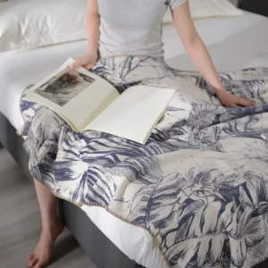The Living Room and Bedroom Blankets Have Exquisite and Luxurious Patterns and the Fabric Is Comfortable and Soft