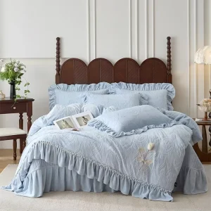 Thickened Carved Solid Polyester Velvet Duvet Cover Four Piece Set for Home Hotel Use