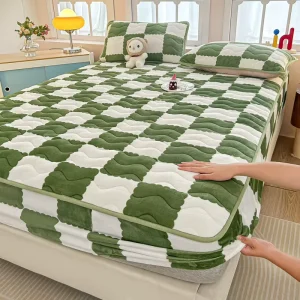 Thickened Milk Velvet Quilted Bed Skirt Memory Foam Mattress Protector Coral Velvet Bed Cover