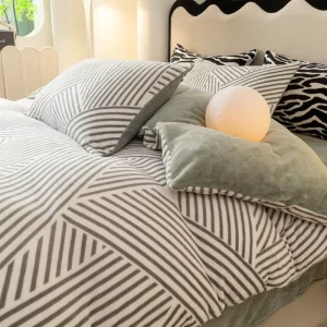 Thickened Winter Quilt Cover Bed Sheet Flannel Duvet Cover Set 4 PC Bed Cover Four-Piece Quilt Set