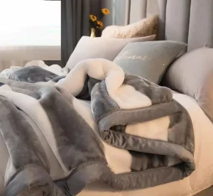 Thickened Winter Throw Blanket 100% Polyester Eco Friendly Modern Simple Design Geometric Pattern Coral Fleece Blanket