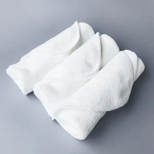 Ultrafine Microfiber Square Towels One-Time Napkins for Hotels Restaurants Clubs Cars White for Cleaning