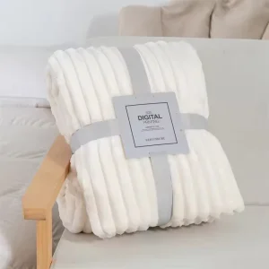 Warm Plush Coral Polyester Throw Blanket Custom Folded Four Seasons European American Style Machine Washable