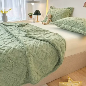 Warm Plush Jacquard Flannel Blankets Coral Fleece Bed Blankets Suitable for Bedroom Sofa Daily Napping