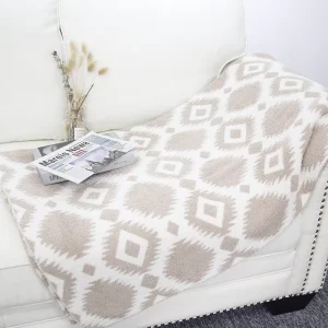Warm Soft Polyester Geometric Designer Knitted Throw Blanket for Winter