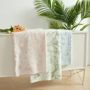 Winter Home Textile Collection 100% Polyester Flannel Fleece Knitted Techniques Coral Fleece Fabric for Comfort and Warmth