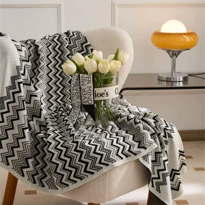 YIRUIO Geometric Wavy Stripe New Design Soft High Quality Knitted Throw Blanket for Bed